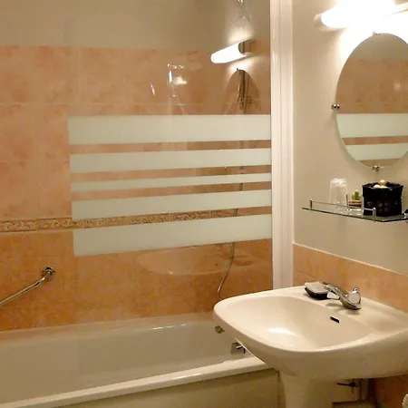 Logis & Restaurant - Le Saint Sebastien Otel 2*